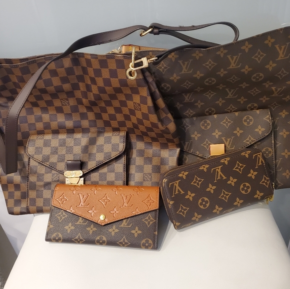 Purses - Picture 11 of 14